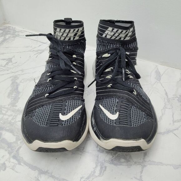 Nike Black & White Sneakers Running Shoes Size: 8.5US - Picture 2 of 12